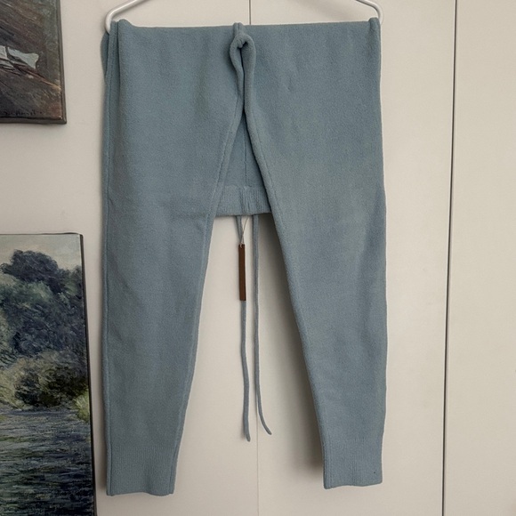 SKIMS Cozy Light Legging - Picture 3 of 4